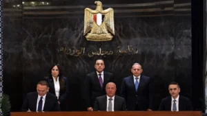 أثناء توقيع العقد بين بنك مصر مع شركة فاوندرز للتسويق العقاري بحضور مدبولي