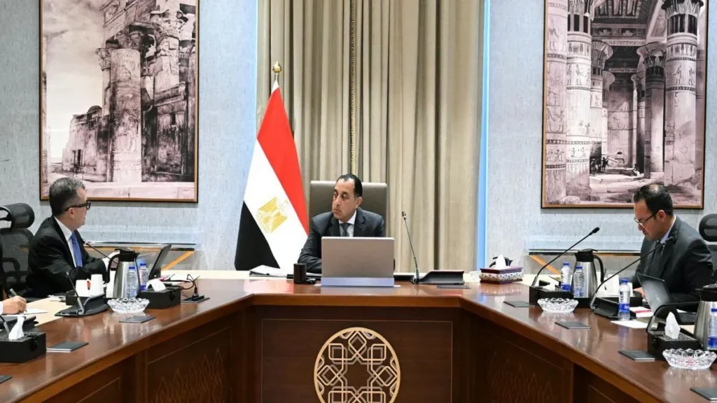 مدبولي يتابع خطة التنمية الاقتصادية مع وزير التخطيط