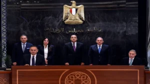 أثناء توقيع العقد بين بنك مصر والبنك الأهلي المصري بحضور مدبولي