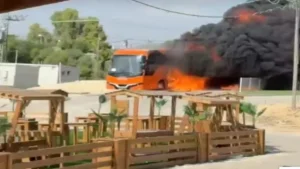 حريق قاعدة مشمار النقب يشعل الذخيرة وإجلاء الجنود من موقع الحادث